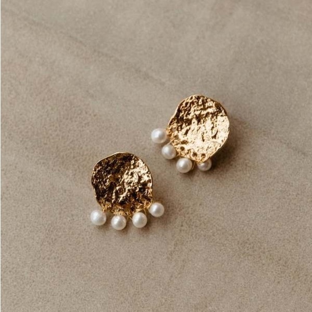 Gisel B. 24k Gold Plated 925 Silver Hammered Disc Medallion Pearl Stud Earrings